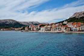 Chorvatský ostrov Rab a jedno z městeček