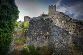 Istrie, Chorvatsko - hradní zřícenina Dvigradu