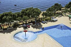 Chorvatský hotel Luna s bazénem