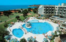 Bazén u hotelu Maestral, Istrie