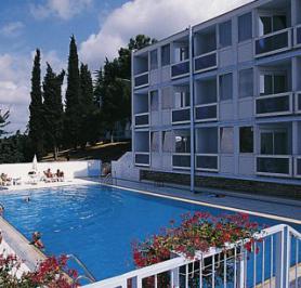 Chorvatský hotel Plavi s bazénem