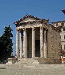 Istrie, Pula - Augustův chrám